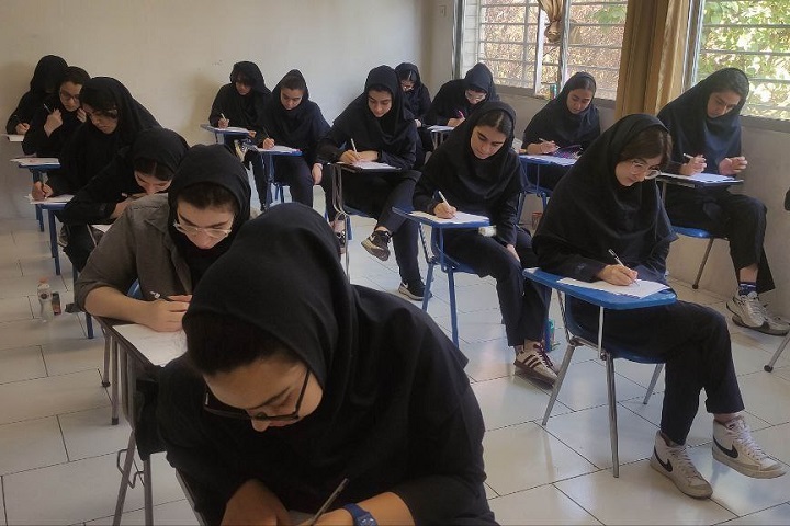 برگزاری اولین آزمون جامع دانش‌آموزان پایه دوازدهم در دبیرستان دخترانه علامه طباطبایی واحد یوسف‌آباد