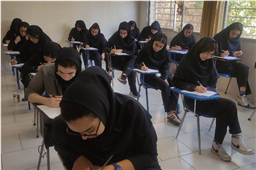 برگزاری اولین آزمون جامع دانش‌آموزان پایه دوازدهم در دبیرستان دخترانه علامه طباطبایی واحد یوسف‌آباد